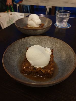 Xmas eve: Christmas pudding with ice cream at Ebb and Flow Darwin in Larrakeyah