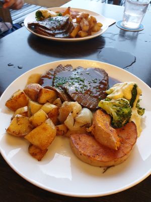 Xmas eve: roast dinner at Ebb and Flow Darwin in Larrakeyah