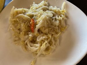 Breakfast: cabbage at Wàng Yōu Yuán MínSù 忘憂園民宿 in Fuli