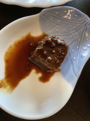 Breakfast: fermented salted soy bean paste at Wàng Yōu Yuán MínSù 忘憂園民宿 in Fuli