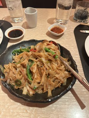 Drunken Noodles with tofu  #Veganuary at Wynn Hotel - Wazuzu in Las Vegas