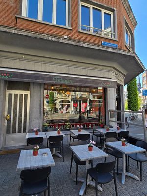 Outdoor seating at Fatayer in Leuven