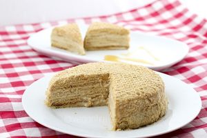 Faux honey cake at Vegantrii in Amman