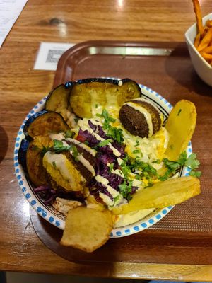 Hummus 🧆 bowl with 🥔 and 🍆 (no. 24) at Dominion Food Revolution in Frankfurt