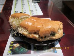 The bahn mi (90TWD) at Tiān Cí Bǎo Xuān 天慈寶軒 in Yuli