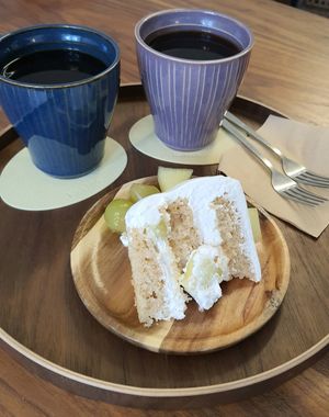 Daily cake and coffee at Cafe Sosu - 카페소수 in Busan