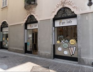 Outside at Gelab Gelateria in Como