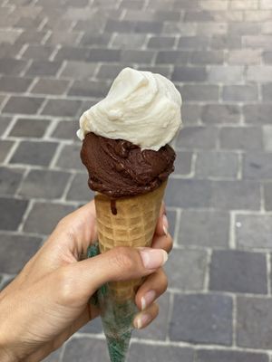 Almond + Chocolate + Vegan&GF galette at Gelab Gelateria in Como