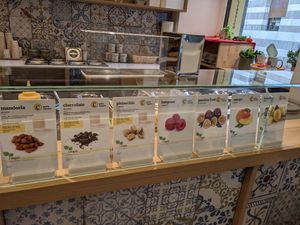 Vegan selection at Gelab Gelateria in Como