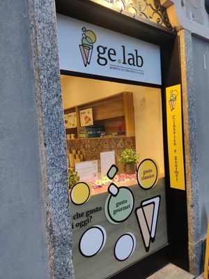 Devanture at Gelab Gelateria in Como