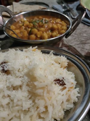 Curry di ceci e riso alla frutta secca at Punjabi Ristorante Indiano in Sarzana