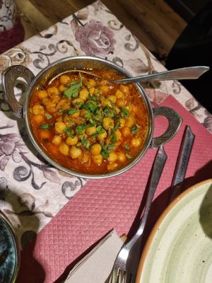 Ceci speziati con coriandolo in salsa di pomodoro e cipolla at Punjabi Ristorante Indiano in Sarzana