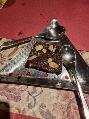 Dolce vegano cocco e cioccolato con scaglie di mandorle at Punjabi Ristorante Indiano in Sarzana