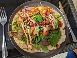 Flatbread with chorizo for my parents! But they do a vegan option and have vegan halloumi at The Pantry 8020 in Misterton