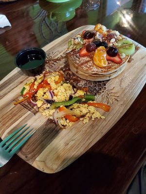 Pancakes de avena decorado con variedad de frutas y nueces. + add revoltillo de tofu at Madre Tierra in Caguas