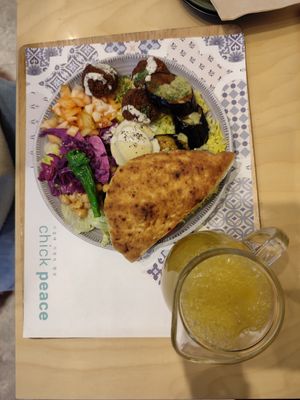 Rice plate and Maracuja ale at Chick Peace 칙피스 - Seongsu in Seoul
