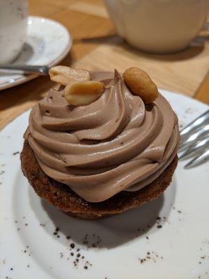 Snickers cupcake at Seed in Luxembourg City