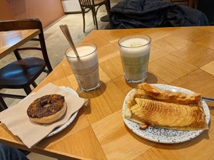 Chai latte chocolate and Matcha latte with cake at Seed in Luxembourg City