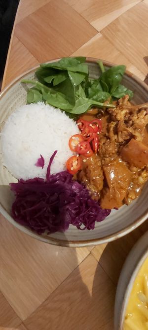 Curry mit Erdnuss at Seed in Luxembourg City