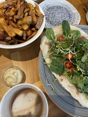 Pinsa Guacamole, fries with mayonnaise and hit chocolatee #Veganuary at Seed in Luxembourg City