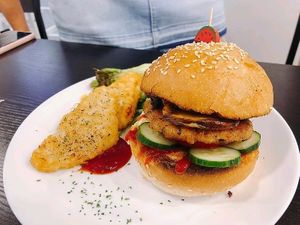 Burger at Reineckea Cafe 吉祥草 in Hong Kong Island