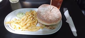 Tempeh burger with fries and vegan herbs mayo at Hamburgueria do Bairro - Restelo in Lisbon