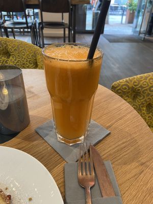 Huge ‘Keep the doc away’ smoothie: tasty and sweet.
 at BoBo  in Hannover