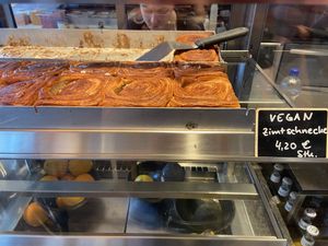Vegan cinnamon rolls: the cinnamon taste is subtle, so not as nice as I'm used to in NL. at BoBo  in Hannover