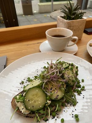veganes Röstbrot mit Erbsenhummus  at BoBo  in Hannover