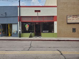 Storefront at PussyCat Gelato in Bisbee