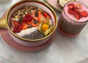smoothiebowl and strawberry matcha  at Chloé Cafe in Prague