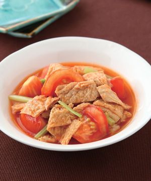 紅燒蕃茄豆包湯 at HuānXǐ Sù 歡喜素蔬食坊 全素 - Joy Vegan in Toufen