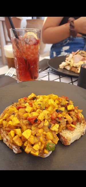 Tofu scramble at Fotis All Day Bar in Naoussa