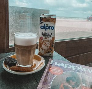 All coffees have oatmilk options which are cheaper than the cow milk options at Surfing Elephant in Wenduine