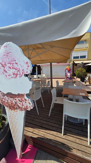 Unfortunately closed when we passed at Gelato Pensato in Lestartit