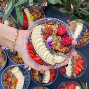 Açaï bowls fruits rouges at Acai & You - St Ambroise in Paris