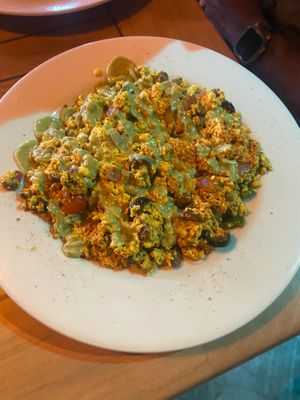 Spicy garden tofu scramble with added avocado sauce at Zest Garden Cafe in Lincoln City