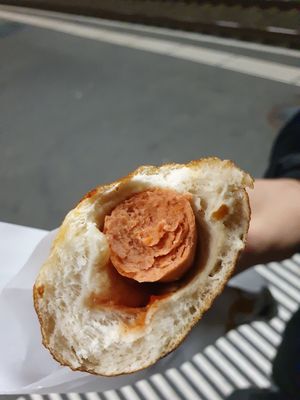 Hot dog at Brezelkönig - Shopville Gessnerallee in Zurich