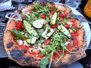 Vegan pizza at Pizzeria d'Alexis in Toulouse