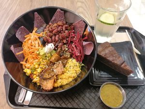 Aztec bowl and chocolate cake at Copper Branch in Nancy
