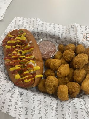 Hot dog and Mac & cheese bites at fakc-yeah - Cloud kitchen in Mexico City