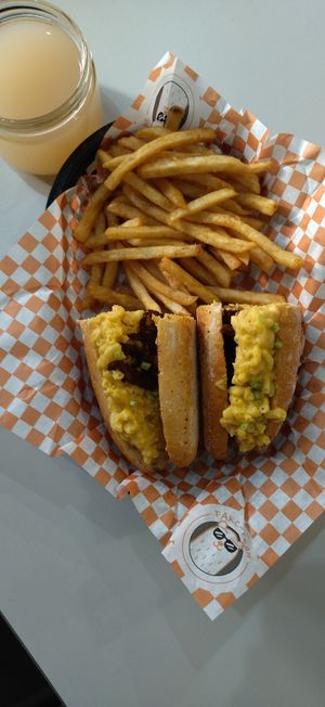 Chisi-beibi y papa. at fakc-yeah - Cloud kitchen in Mexico City