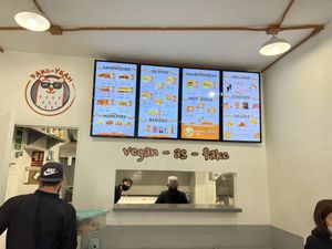 Clean and fast food format at fakc-yeah - Cloud kitchen in Mexico City