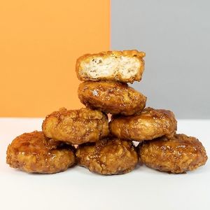 no-gets

chin’ nuggets, with bbq sauce, hot-bbq or mango-habanero at fakc-yeah - Cloud kitchen in Mexico City