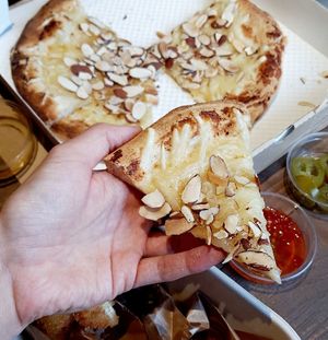 Vegan Gorgonzola Pizza - close-up at Style Vegan - 스타일비건 in Seoul