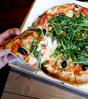 Vegan Rucola Pizza - close-up at Style Vegan - 스타일비건 in Seoul