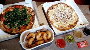 Vegan pizza and vegan fried shrimps at Style Vegan - 스타일비건 in Seoul