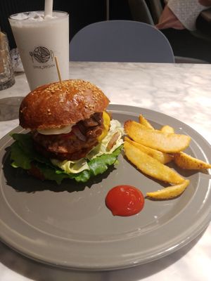 Classic cheeseburger + hashbrown at Style Vegan - 스타일비건 in Seoul