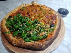 Arugula pizza / Pulled barbecue at Style Vegan - 스타일비건 in Seoul