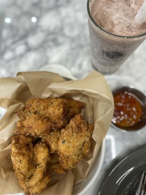 Chicken and strawberry chocolate shake  at Style Vegan - 스타일비건 in Seoul